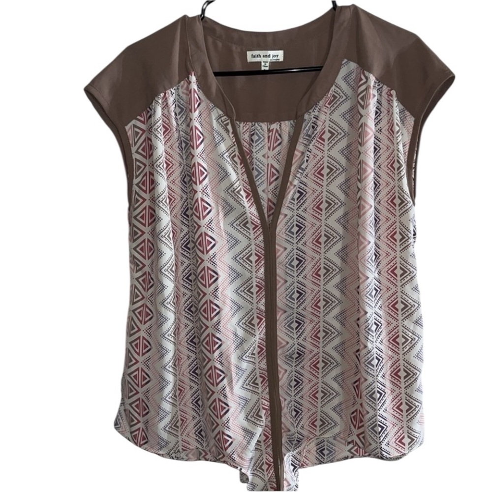 Faith & Joy size XL tan  & coral print button down with solid back ties at waist